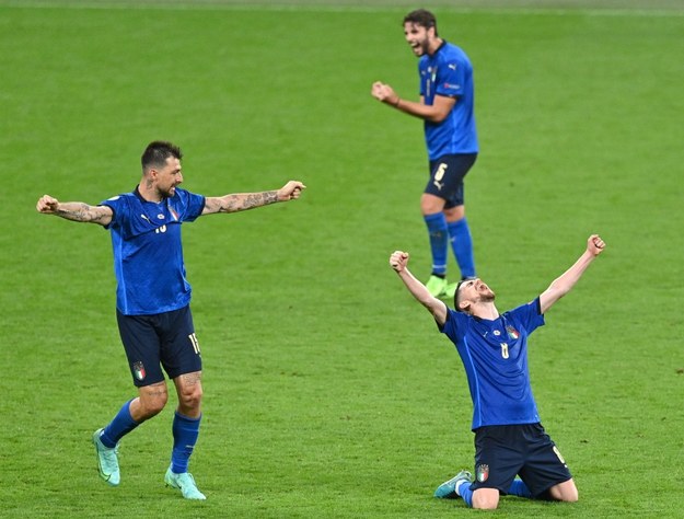 Jorginho, piłkarz reprezentacji Włoch cieszący się po zwycięstwie /Justin Tallis/ POOL /PAP/EPA
