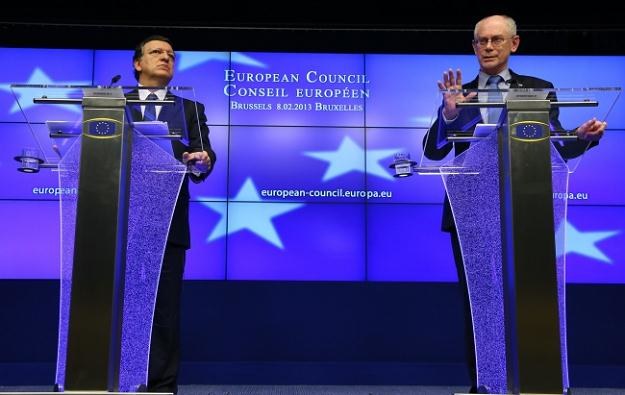 Jose Manuel Barroso, przewodniczący KE (L) i Herman Van Rompuy, przewodniczący Rady Europejskiej (P) /PAP