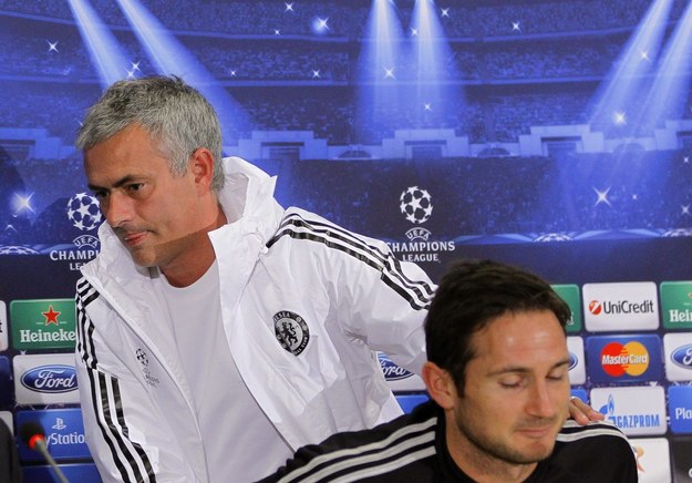 Jose Mourinho wychodzi z konferencji /ROBERT GHEMENT /PAP/EPA