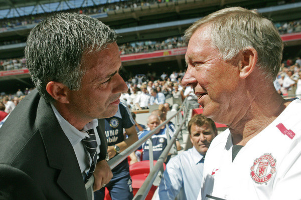 Jose Mourinho (z lewej) w towarzystwie Sir Aleksa Fergusona /AFP