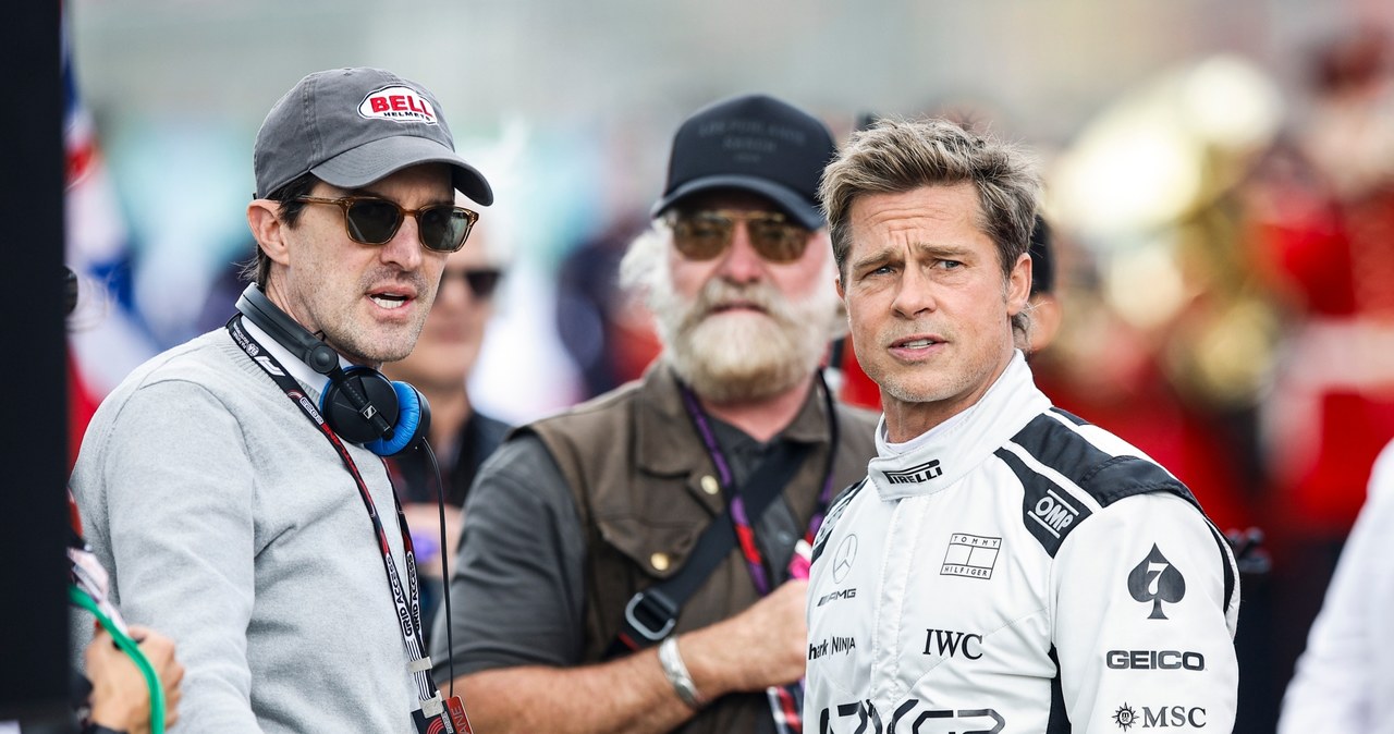 Joseph Kosinski i Brad Pitt na planie filmowym w lipcu 2023 roku / NurPhoto / Contributor /Getty Images