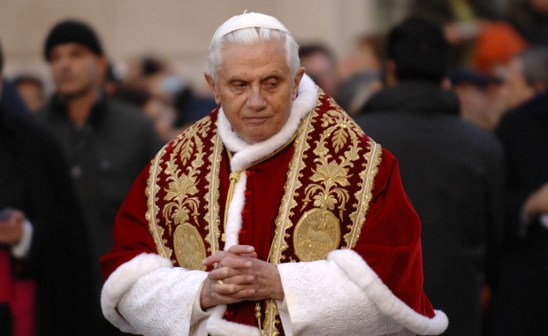 Joseph Ratzinger nie reagował na przestępstwa seksualne księży? Szczegóły raportu