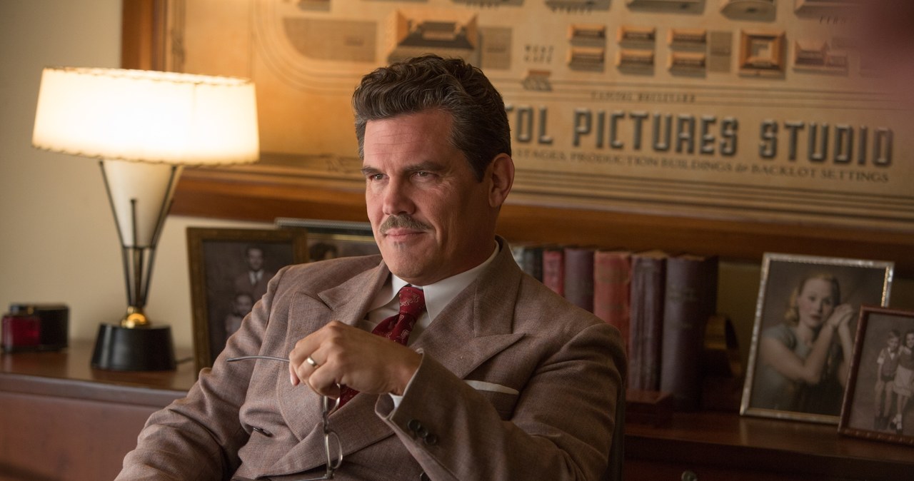 Josh Brolin jako Eddie Mannix w filmie "Ave, Cezar!" /materiały dystrybutora