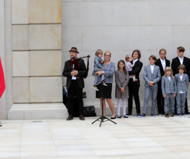Joszko Broda z żoną i jedenastką swoich dzieci z wizytą u prezydenta Andrzeja Dudy. "Na podwieczorku"