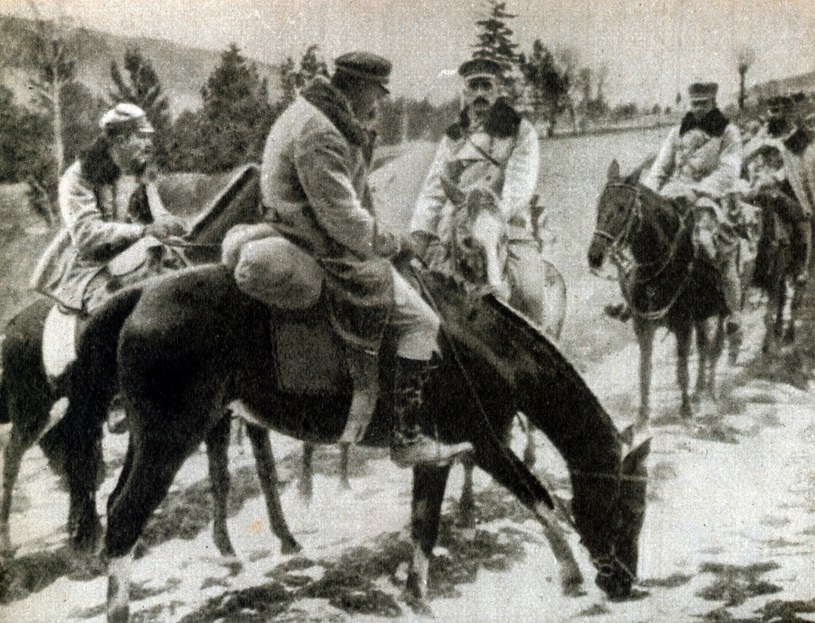 Józef Piłsudski na kasztance z oddziałami I Brygady Legionów (jesień 1914 r.) /Piotr Mecik /Agencja FORUM