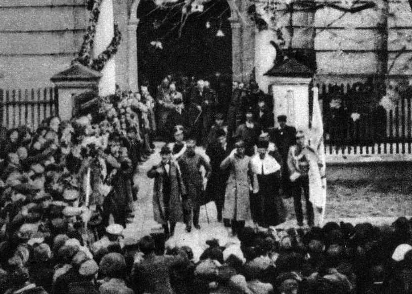 Józef Piłsudski podczas otwarcia uniwersytetu w Wilnie, 1919 r. /reprodukcja: Piotr Mecik /Agencja FORUM