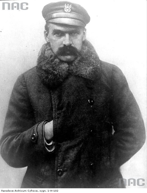 Józef Piłsudski - w takim zimowym stroju zapamiętali go limanowianie /Z archiwum Narodowego Archiwum Cyfrowego
