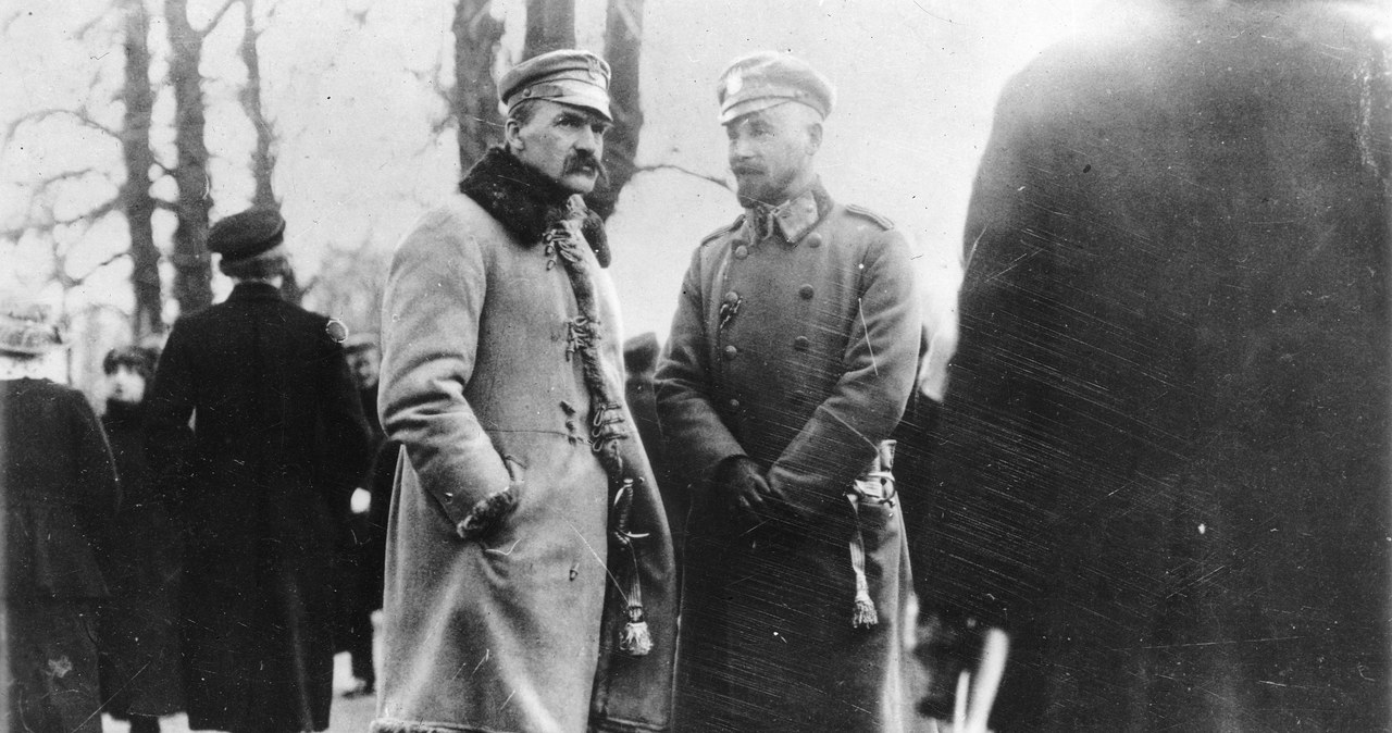 Józef Piłsudski wraz z Edwardem Rydzem-Śmigłym, zdjęcie z roku 1917 /Z archiwum Narodowego Archiwum Cyfrowego