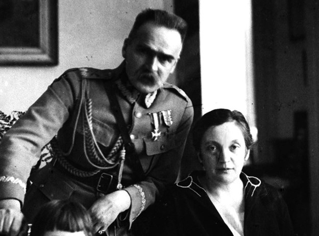 Józef Piłsudski z żoną Aleksandrą /reprodukcja /PAP