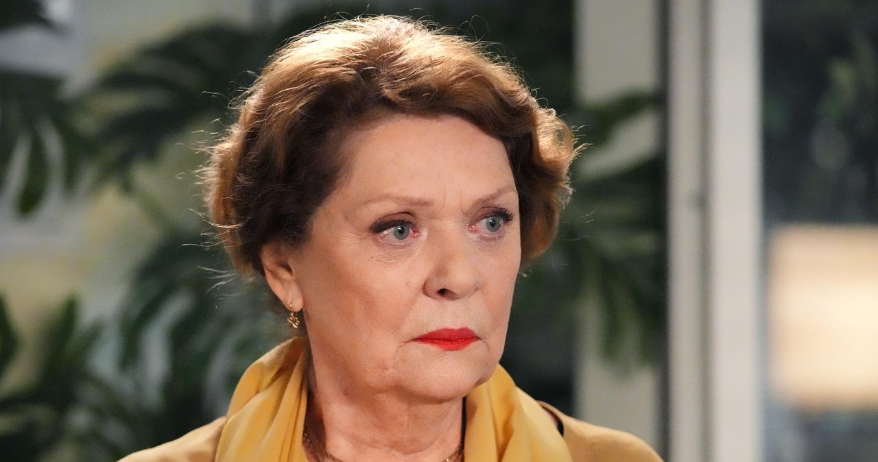 Józefina poprosi Asię o pomoc w sprzedaży swojej sukni ślubnej /Źródło: AIM