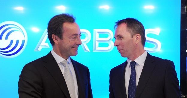 Jozsef Varadi, prezes WizzAira (P) i prezydent Airbusa Fabrice Bregier (L) /AFP