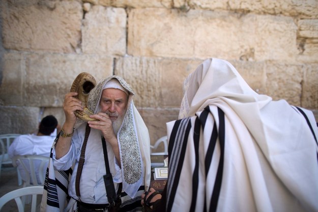 Judaistyczne uroczystości przed Ścianą Płaczu w Jerozolimie /ABIR SULTAN /PAP/EPA