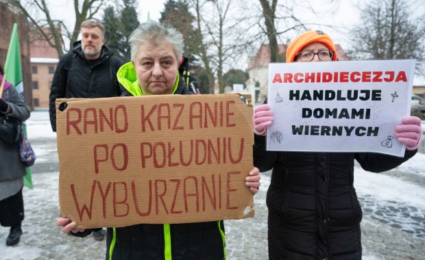"Judasz przy was to święty". Protest przed poznańską katedrą