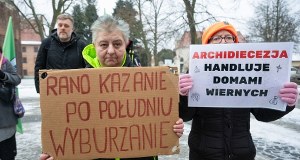 "Judasz przy was to święty". Protest przed poznańską katedrą