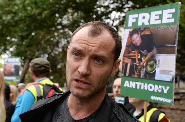 Jude Law podczas demonstracji w Londynie /ANDY RAIN /PAP/EPA
