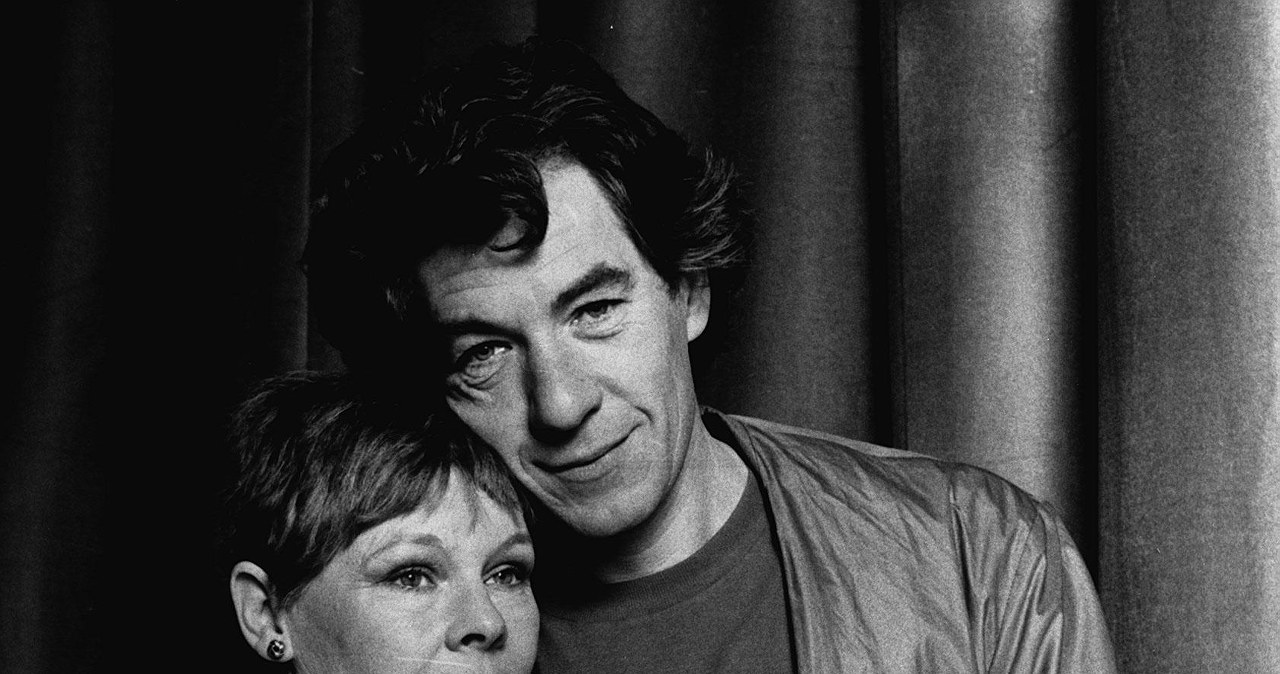 Judi Dench i Ian McKellen w 1985 roku /PA Images / Contributor /Getty Images