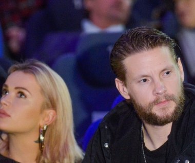 Julia Kuczyńska znana jako Maffashion i Sebastian Fabijański zaręczyli się w grudniu, po zaledwie kilku miesiącach bycia razem. Choć właściwie należałoby powiedzieć, że zdaniem mediów się zaręczyli. Ani ona, ani on nie potwierdzili bowiem tych informacji. Ostatnio para widziana była razem publicznie w Łodzi na gali finałowej forum Cinergia (na zdjęciu). Fani pary liczą, że dojdzie jednak do tego ślubu.

(PAP Life)