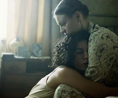 Julia Pogrebińska i Magdalena Boczarska w filmie "W ukryciu"