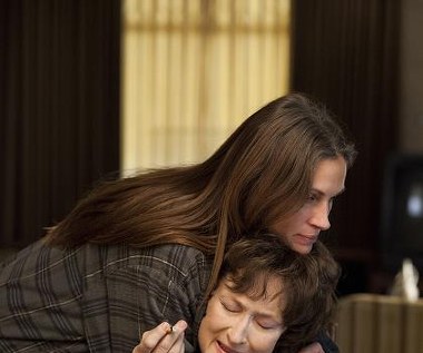Julia Robert i Meryl Streep w scenie z filmu "Sierpień w hrabstwie Osage"