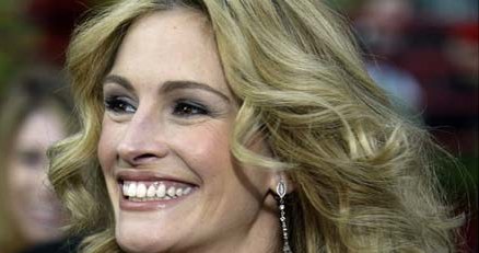 Julia Roberts jak co Sylwestra objawi się nam jako "Pretty Woman" /AFP