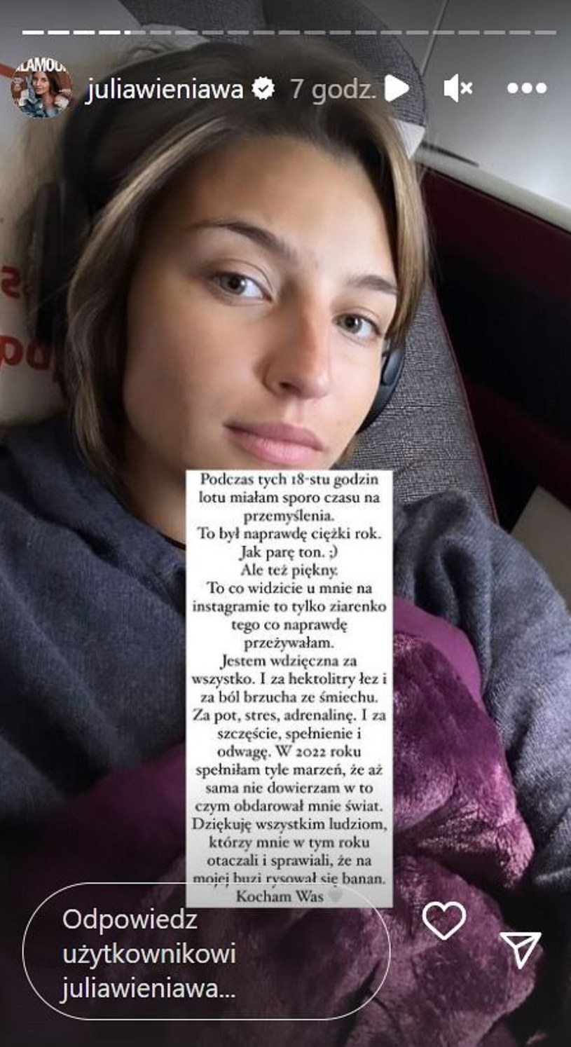 Julia Wieniawa płacze w biznes klasie i wspomina miniony rok https://www.instagram.com/juliawieniawa/?hl=pl /Instagram