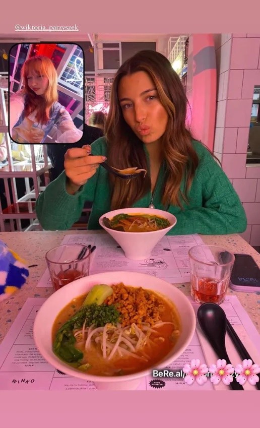Julia Wieniawa zabrała siostrę na urodzinowy obiad. /Instagram/juliawieniawa /Instagram