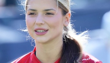 Julia Żugaj powodem nieplanowanego postoju pociągu. Dostała po kieszeni