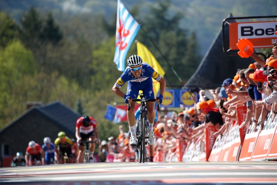 Julian Alaphilippe na trasie Strzały Walońskiej /JULIEN WARNAND /PAP/EPA