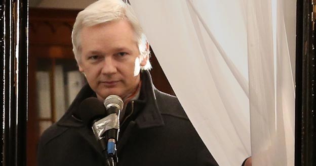 Julian Assange w ambasadzie Ekwadoru w Londynie. Tam będzie też oglądał konkursowe filmy fot. PM /Getty Images/Flash Press Media