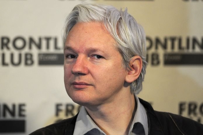 Julian Assange /.