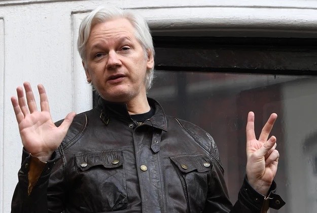 Julian Assange /ANDY RAIN /PAP/EPA