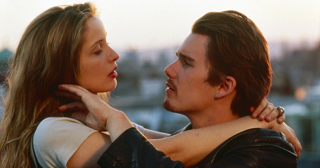 Julie Delpy i Ethan Hawke w filmie "Przed wschodem słońca" /Columbia Pictures/Courtesy Everett Collection/Everett Collection /East News