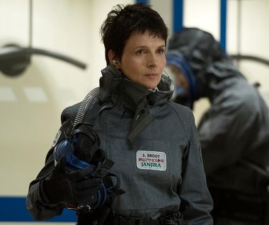 Juliette Bincohe w scenie z filmu "Godzilla"