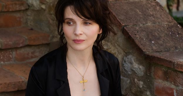 Juliette Binoche na toskańskim bruku w poszukiwaniu miłości /materiały dystrybutora