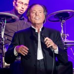 Julio Iglesias w ogniu oskarżeń. Piosenkarz miał napastować kobiety