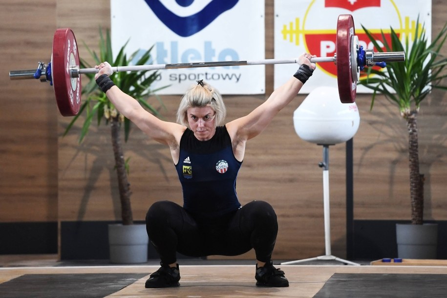 Julita Król z HKS Szopienice Weightlifting Club wywalczyła srebrny medal /Marcin Gadomski /PAP