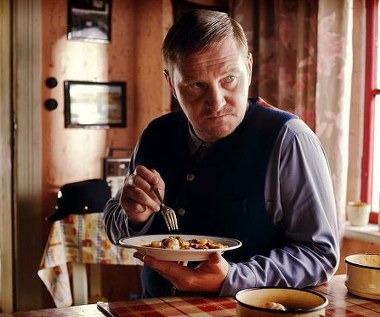 Juliusz Chrząstowski w scenie z filmu "Disco polo"