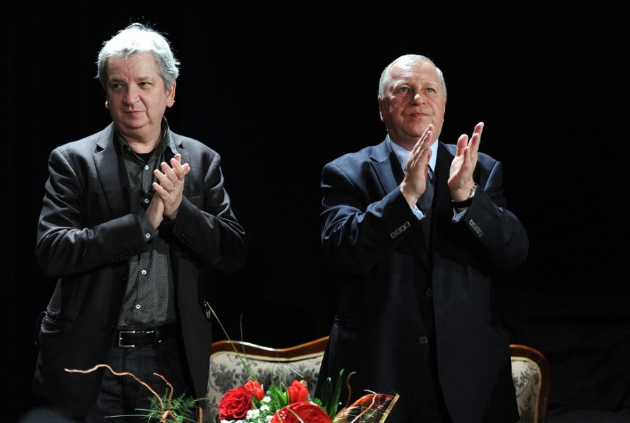 Juliusz Machulski i Jerzy Stuhr w trakcie benefisu Jerzego Stuhra /Grzegorz Jakubowski /PAP