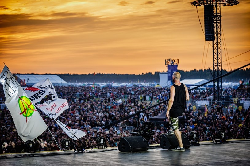 Jurek Owsiak pokazał, ile osób bawi się na Pol'and'Rock Festival. Widok z lotu ptaka robi wrażenie
