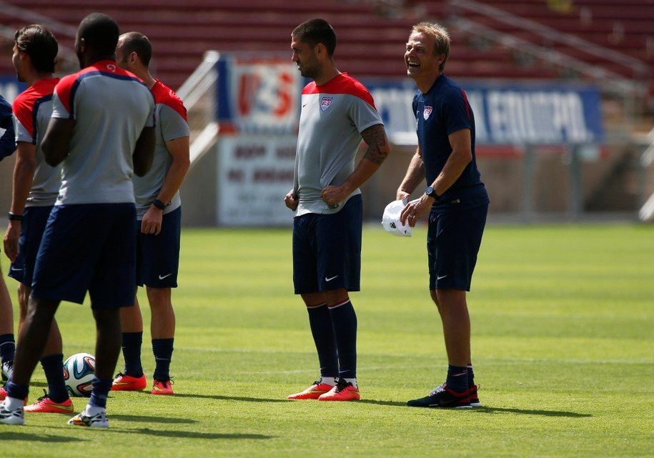 Jurgen Klinsmann i piłkarze USA na treningu /PAP/EPA/MONICA M. DAVEY /PAP/EPA