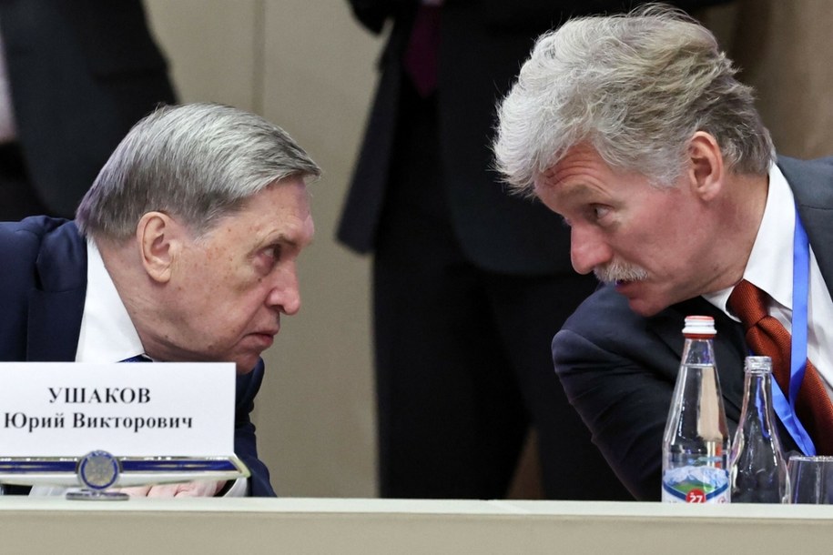 Jurij Uszakow i Dmitrij Pieskow potwierdzają, że bez oddania Donbasu nie może być mowy o pokoju w Ukrainie /ALEXANDER KAZAKOV/AFP/East News /East News