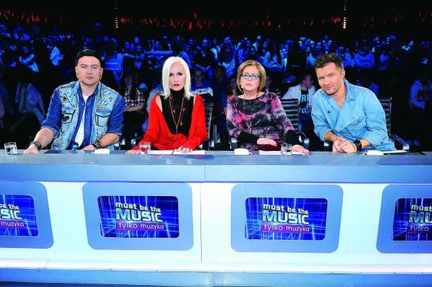 Must Be The Music. Wojciech Łozowski: Na ich widok mam dreszcze Jury gotowe do ataku! Od lewej Wojciech Łozowski, Kora Jackowska, Elżbieta Zapendowska i Adam Sztaba. /Mat. Prasowe
