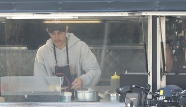 Justin Bieber jako... sprzedawca burgerów!