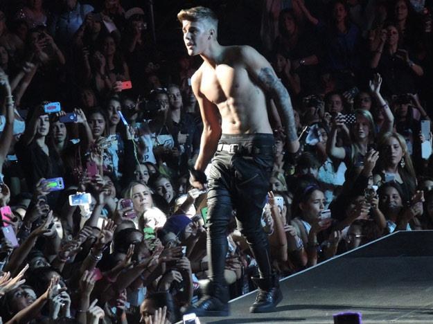Justin Bieber lubi pokazywać swój tors. Również striptizerkom (fot. Photopress PR / Splash News) /East News