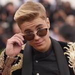 Justin Bieber reptilianinem? Dziwna teoria spiskowa z australijską gazetą w tle 