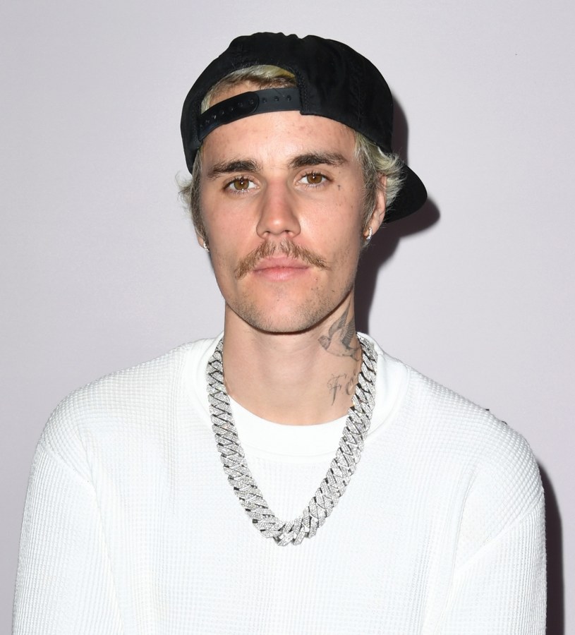 Justin Bieber skarżył się na objawy boreliozy, ale diagnoza za pierwszym razem  została błędnie postawiona. Gwiazdor ciężko przeszedł chorobę /Getty Images