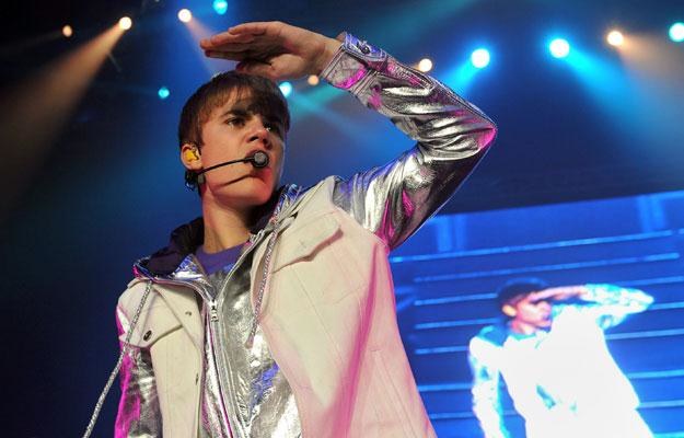 Justin Bieber: "Uważaj! Nad tobą!" /arch. AFP