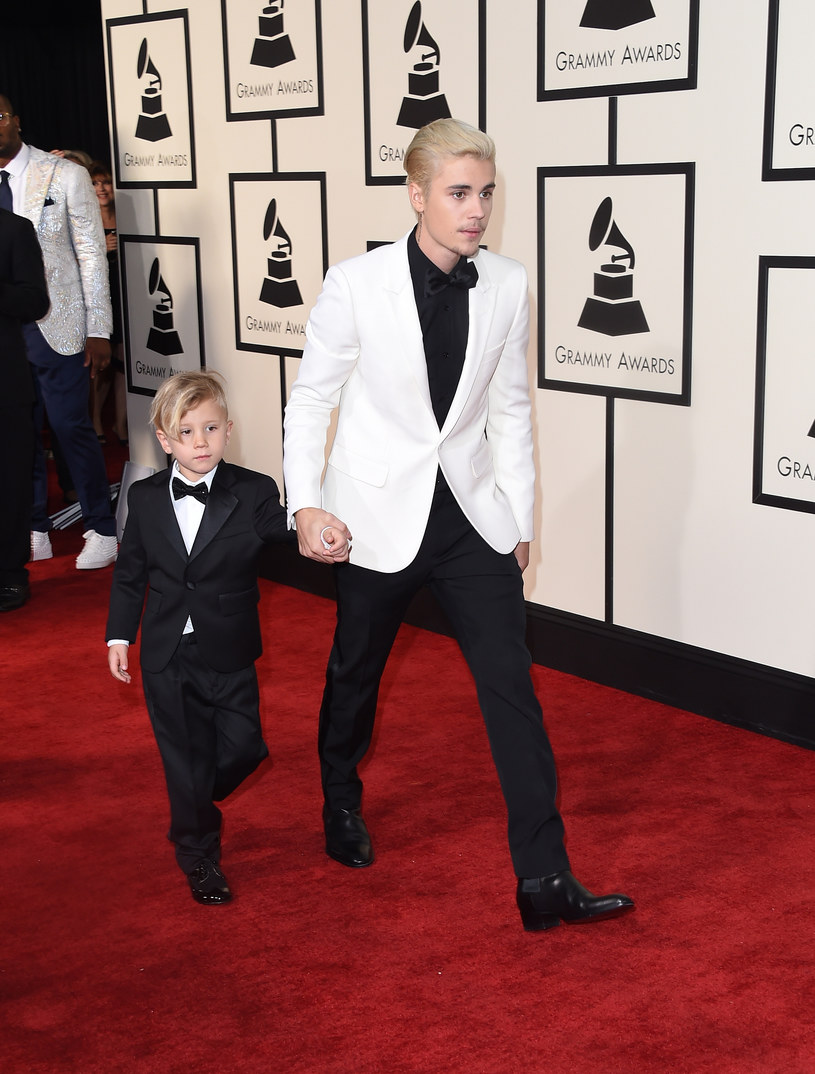 Justin Bieber z bratem na gali /Jason Merritt /Getty Images