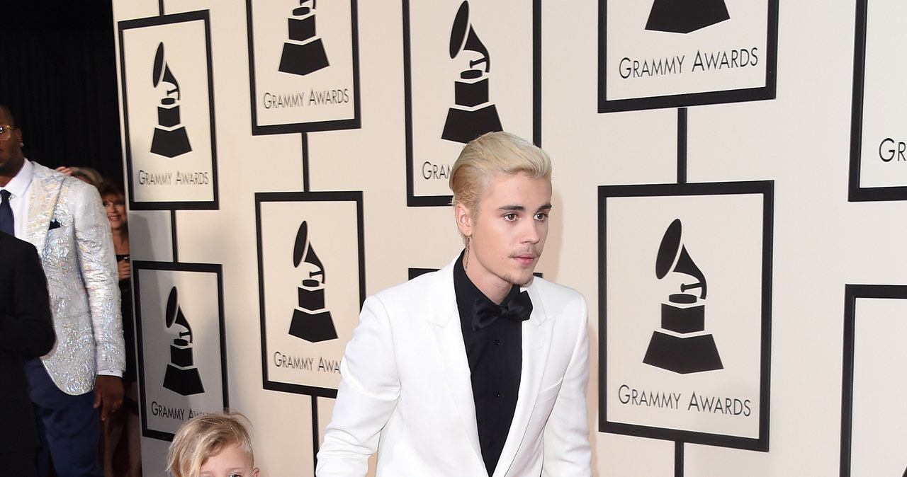 Justin Bieber z bratem na gali /Jason Merritt /Getty Images