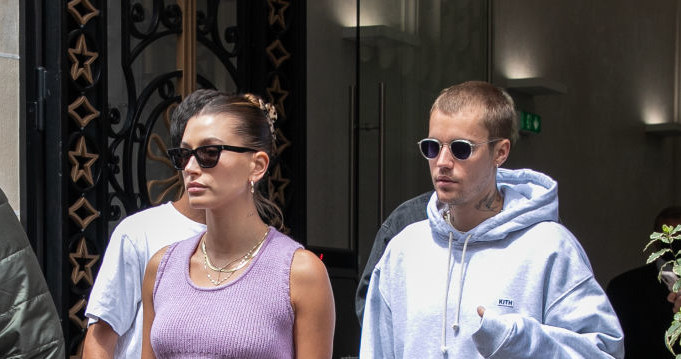 Justin i Hailey Bieber w Paryżu /Marc Piasecki /Getty Images